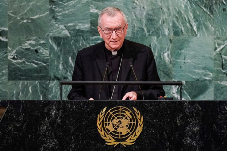 Đức Hồng y Pietro Parolin, Quốc Vụ Khanh Vatican, phát biểu tại phiên họp thứ 77 của Đại hội đồng Liên Hợp Quốc tại trụ sở Liên Hợp Quốc ở Thành phố New York vào ngày 24 tháng 9 năm 2022 (Ảnh: Eduardo Munoz / Reuters qua CNS)