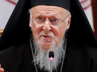 Đức Thượng phụ Đại kết Bartholomew Tòa Thượng phụ Constantinople tham dự hội nghịliên tôn tại Đại học Giáo hoàng Latêranô ở Rma vào ngày 7 tháng 10 năm 2021. Báo Vatican đã đăng một bài báo của Đức Thượng phụ Bartholomew về tầm quan trọng của Công đồng Vatican II (Ảnh: Remo Casilli / Reuters qua CNS)