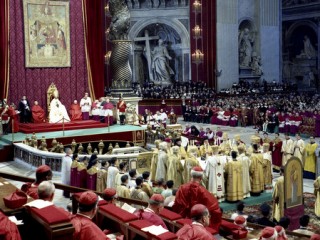 Đức Giáo hoàng Phaolô VI chủ trì cuộc họp của Công đồng Vatican II tại Vương Cung Thánh Đường Thánh Phêrô tại Vatican vào năm 1963 (Ảnh: CNS/ Catholic Press Photo)