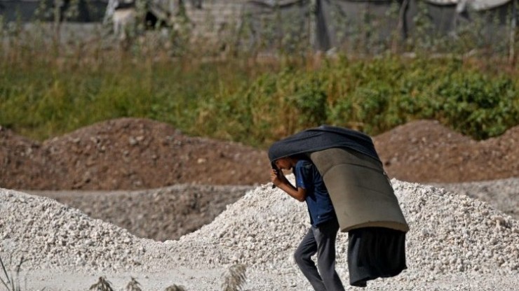 Một người Syria di tản chạy trốn xung đột ở đất nước của mình (Ảnh: AFP)