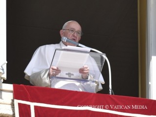 Đức Thánh Cha Phanxicô chia sẻ trong giờ Kinh Truyền Tin hôm Chúa nhật ngày 16 tháng 10 tại Quảng trường Thánh Phêrô (Ảnh: Truyền thông Vatican)