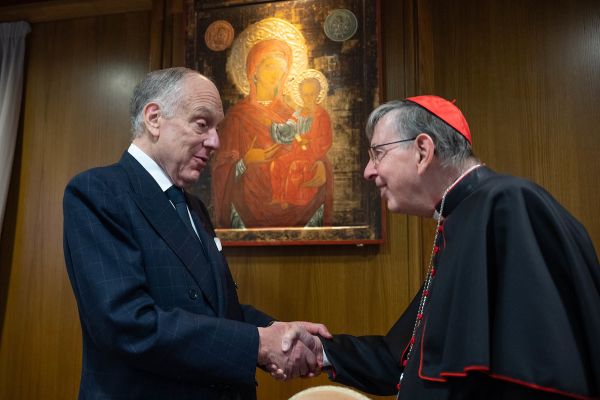 Chủ tịch Đại hội Do Thái Thế giới Ronald S. Lauder gặp gỡ Đức Hồng y Kurt Koch, Chủ tịch Hội đồng Giáo hoàng về Cổ võ sự Hiệp nhất Kitô giáo, ngày 22 tháng 11 năm 2022, tại Vatican (Ảnh: Đại hội Do Thái Thế giới)