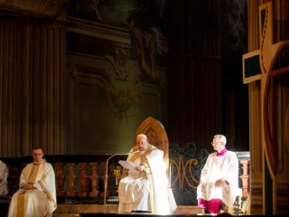 Đức Thánh Cha của hành Thánh lễ Lễ Trọng Chúa Kitô Vua Vũ Trụ hôm 20 tháng 11 tại Nhà thờ Chính Tòa Asti ở miền bắc nước Ý (Ảnh: Truyền thông Vatican)