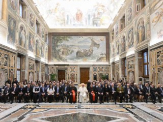 Đức Thánh Cha Phanxicô tiếp kiến phái đoàn của Đại hội Do Thái Thế giới tại Vatican hôm thứ Ba, ngày 22 tháng 11 (Ảnh: Truyền thông Vatican)