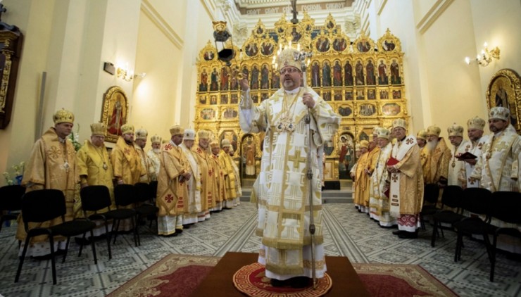 Đức Tổng Giám mục Sviatoslav Shevchuk Địa phận Kyiv-Halych, người đứng đầu Giáo hội Công giáo Ukraine, cử hành Phụng Vụ Thánh với các thành viên của Thượng hội đồng Giám mục của Giáo hội Công giáo Ukraine tại Nhà thờ THanhaGioan Tẩy Giả ở Przemysl, Ba Lan, ngày 7 tháng 7 năm 2022 (Ảnh: Oleksandr Savranskyi/ Giáo hội Công giáo Ukraine qua CNS)