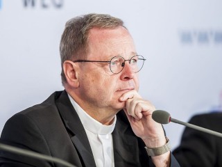 Đức Giám mục Georg Bätzing tại một cuộc họp đồng nghị ở Frankfurt, Đức, vào ngày 8 tháng 9 năm 2022 © Synodaler Weg/Maximilian von Lachner)