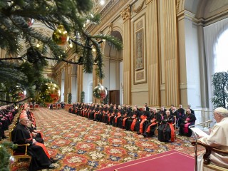 Đức Thánh Cha Phanxicô trò chuyện với Giáo triều Rôma tại Vatican, ngày 22 tháng 12 năm 2022 (Ảnh: Truyền thông Vatican)