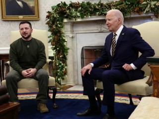Tổng thống Ukraine Volodymyr Zelensky đã đến thăm Tổng thống Hoa Kỳ Joe Biden tại Washington trong chuyến viếng thăm chính thức đầu tiên bên ngoài Ukraine kể từ khi bắt đầu chiến tranh (Ảnh: Getty Images)