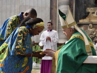 Đức Thánh Cha Phanxicô cửa hành Thánh Lễ với cộng đoàn Congo tại Rôma ngày 3 tháng 7 năm 2022  (Ảnh: Truyền Thông Vatican)