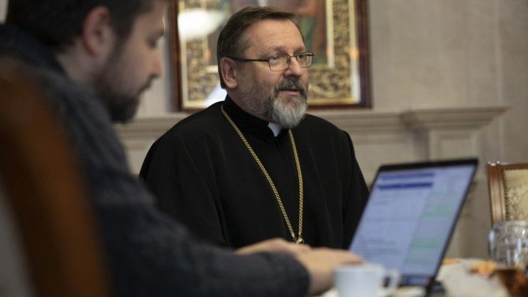 Đức Tổng Giám mục Sviatoslav Shevchuk trong cuộc trò chuyện với các nhà báo