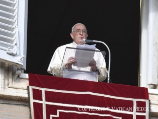 Đức Thánh Cha chia sẻ trong giờ Kinh Truyền Tin tại Quảng trường Thánh Phêrô hôm 18 tháng 12 (Ảnh: Truyền thông Vatican)