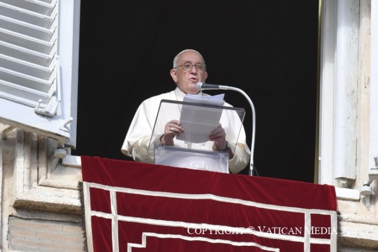 Đức Thánh Cha chia sẻ trong giờ Kinh Truyền Tin tại Quảng trường Thánh Phêrô hôm 18 tháng 12 (Ảnh: Truyền thông Vatican)