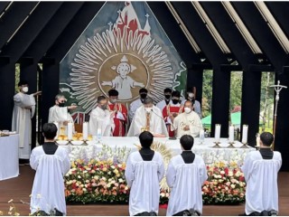 Cuộc thi Suy tôn Thánh Thể Pungsuwon lần thứ 99 được Giáo phận Wonju và Giáo phận Chuncheon đồng tổ chức vào ngày 16 tháng 6 năm ngoái tại Nhà thờ Công giáo Pungsuwon ở Hoengseong, Giáo phận Wonju của Hàn Quốc (Ảnh: Giáo phận Chuncheon)