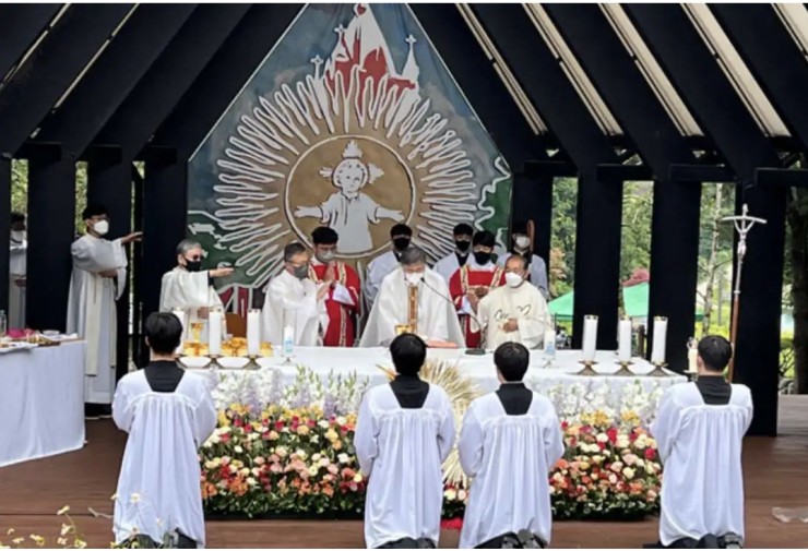 Cuộc thi Suy tôn Thánh Thể Pungsuwon lần thứ 99 được Giáo phận Wonju và Giáo phận Chuncheon đồng tổ chức vào ngày 16 tháng 6 năm ngoái tại Nhà thờ Công giáo Pungsuwon ở Hoengseong, Giáo phận Wonju của Hàn Quốc (Ảnh: Giáo phận Chuncheon)