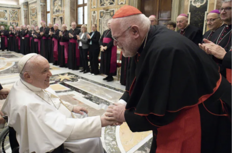 Đức Hồng Y Reinhard Marx và các Giám mục Đức hội kiến Đức Thánh Cha Phanxicô tại Vatican, ngày 17 tháng 11 năm 2022 (Ảnh: NCR/ Truyền thông Vatican
