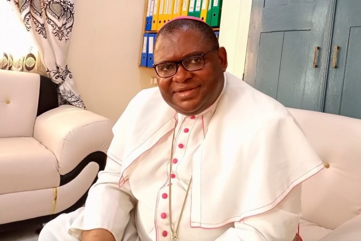 Đức Giám mục Michael Bibi Địa phận Buéa, Cameroon, trong bức ảnh được chụp tại căn hộ vào ngày 26 tháng 2 năm 2022 (Ảnh: Killian Chimtom/CNS)