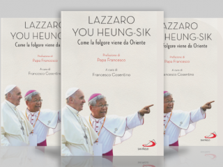 Bìa cuốn sách “Lazzaro You Heung-Sik: Như tia sáng xuất hiện từ phương Đông”