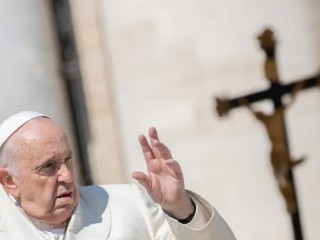 Buổi tiếp kiến chung của Đức Thánh Cha Phanxicô hôm thứ Tư, ngày 19 tháng 4 năm 2023 tại Quabgr trường Thánh Phêrô (Ảnh: Daniel Ibanez/CNA)