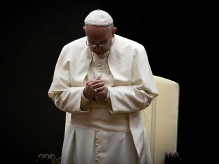Pope-Francis-prays-1200x800-1140x641
