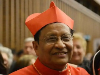 Đức Hồng Y Charles Bo đã kêu gọi hòa bình và tự do tại Myanmar trong thông điệp Phục Sinh khi quân đội tăng cường tấn công các nhóm nổi dậy (Ảnh: AFP)