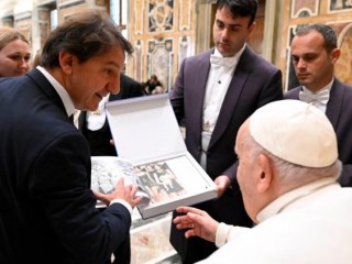 Đức Thánh Cha Phanxicô gặp gỡ các chuyên viên và nhân viên của Viện An sinh Xã hội Quốc gia Ý - INPS (Ảnh: Truyền thông Vatican)