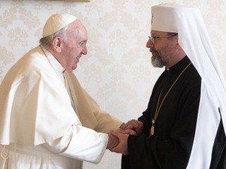 Đức Thánh Cha Phanxicô với Đức Tổng Giám mục Sviatoslav Shevchuk, lãnh đạo Giáo hội Công giáo Hy Lạp Ukraine.