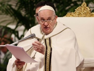 Đức Thánh Cha Phanxicô chủ sự Thánh lễ Truyền Dầu tại Vương Cung Thánh Đường Thánh Phêrô vào ngày 6 tháng 4 năm 2023 (Ảnh:Daniel Ibanez/CNA)