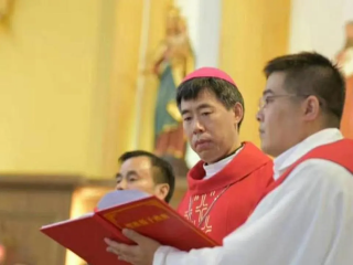 Đức Giám mục Joseph Shen Bin khi làm Giám mục Hải Môn
