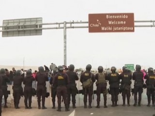 Trong hai tuần cuối cùng của tháng 4 năm 2023, hàng trăm người di cư — chủ yếu là người Venezuela nhưng cũng có người Colombia và người Haiti — đã cố gắng rời Chile để vào Peru vì Chile thắt chặt chính sách nhập cư của mình (Ảnh: EWTN News/ YouTube)