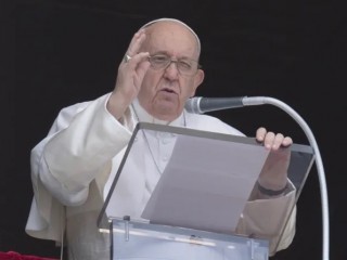 Đức Thánh Cha Phanxicô chia sẻ trong giờ Kinh Lạy Nữ Vương Thiên Đàng hôm Chúa nhật, ngày 21 tháng 5 tại Quảng trường Thánh Phêrô (Ảnh: Truyền thông Vatican)