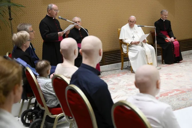 Đức Thánh Cha Phanxicô gặp gỡ các bệnh nhi ung thư đến từ Ba Lan tại Vatican vào ngày 29 tháng 5 năm 2023 (Ảnh: Truyền thông Vatican)