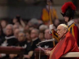 Đức Thánh Cha Phanxicô chia sẻ trong Thánh lễ mừng kính hai Thánh Phêrô và Phaolô Tông đồ vào ngày 29 tháng 6 năm 2023, trong đó Đức Thánh Cha làm phép và trao dây Pallium cho các tân Tổng Giám mục (Ảnh: Daniel Ibanez)