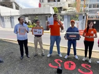 Nền tảng Mexico Actívate (Get Active) đã chuyển 10.400 chữ ký cho Ủy ban Nhân quyền Quốc gia (CNDH) vào ngày 6 tháng 6 năm 2023 (Ảnh: Actívate)