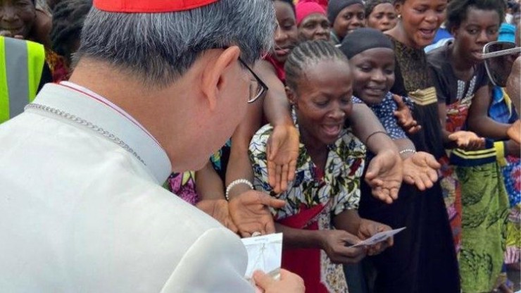 Đức Hồng Y Tagle tại Goma (Ảnh: Vatican News)