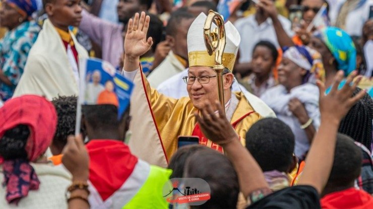 Đức Hồng Y Tagle cử hành Thánh Lễ tại Goma nhân dịp Lễ Mình Máu Thánh Chúa Kitô (Ảnh: Vatican News) 