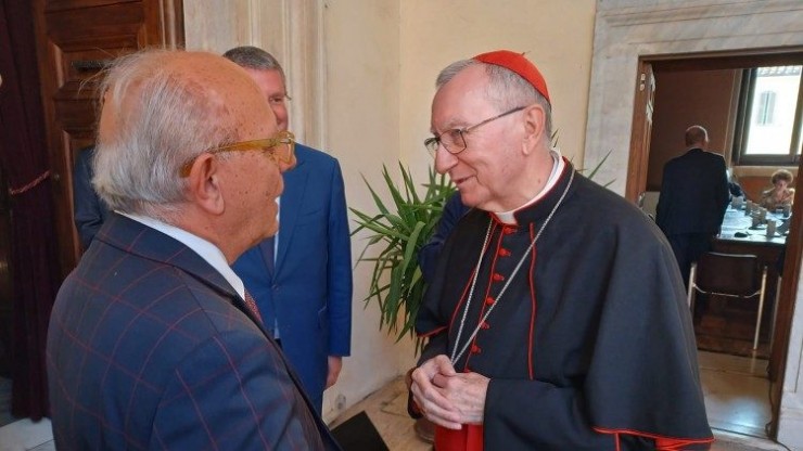 Đức Hồng Y Parolin tại cuộc gặp gỡ với những người đoạt giải Nobel (Ảnh: Vatican News)