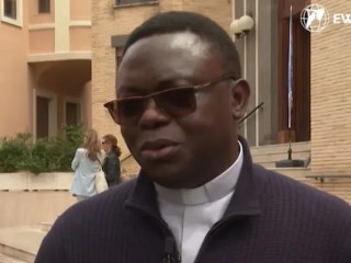 Cha Apollinaire Cibaka Cikongo,Hiệu trưởng Đại học Mbujimayi ở DRC (Ảnh: EWTN Vaticano)
