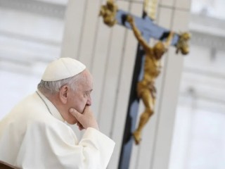 Đức Thánh Cha Phanxicô trong buổi tiếp kiến chung tại Quảng trường Thánh Phêrô vào ngày 17 tháng 5 năm 2023 (Ảnh: Truyền thông Vatican)