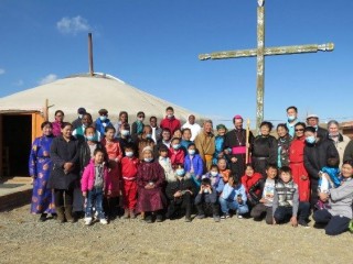 Đức Hồng Y Marengo với các tín hữu Kitô ở Ulaanbaatar, Mông Cổ