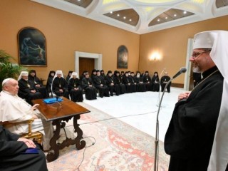 Đức Thánh Cha Phanxicô gặp gỡ các Giám mục của Giáo hội Công giáo Hy Lạp Ukraine (Ảnh: Truyền thông Vatican)