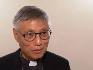 Đức Hồng Y tân cử Stephen Chow chia sẻ hôm 28 tháng 9 năm 2023 rằng việc truyền giáo ở Trung Quốc ngày nay nên tập trung vào việc truyền đạt tình yêu của Thiên Chúa “mà không có chương trình biến họ thành người Công giáo” (Ảnh: Courtney Mares/CNA)