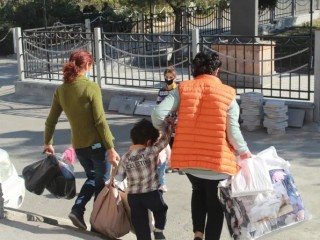 Caritas Armenia, với sự hỗ trợ của Cơ quan Cứu trợ Công giáo và USAID (Cơ quan Phát triển Quốc tế Hoa Kỳ), đã phát động Hỗ trợ Ngay lập tức cho các Gia đình Di dời trong chương trình Xung đột Nagorno-Karabakh ở khu vực Ararat. Hỗ trợ thực phẩm và phi thực phẩm được cung cấp để giúp các hộ gia đình dễ bị tổn thương phải di dời khỏi Nagorno-Krabakh đáp ứng nhu cầu của họ trong khi họ tìm ra những bước tiếp theo cần thực hiện trong tình hình bất ổn (Ảnh: Caritas Armenia)