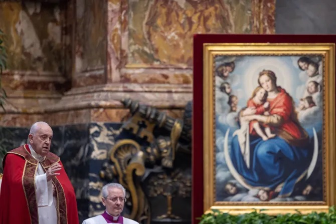 231103-holy-mass-in-memory-of-the-supreme-pontiff-benedict-xvi-and-the-cardinals-and-bishops-who-died-over-the-course-of-the-year-at-the-altar-of-the-chair-in-st-peter-s-basilica-daniel-ibanez-7