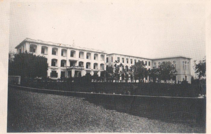 Hình 1: Tu viện Dòng Chúa Cứu Thế Hà Nội được xây dựng năm 1929. Trong đó có Nhà Tập và Học Viện là nơi đào tạo các Tu sĩ cho Dòng.