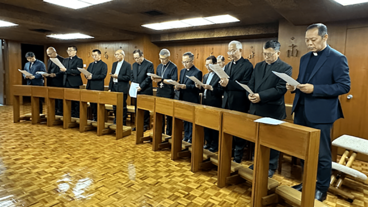 Cử hành Kinh Chiều với phái đoàn đến từ Giáo phận Bắc Kinh (Ảnh: Sunday Examiner)
