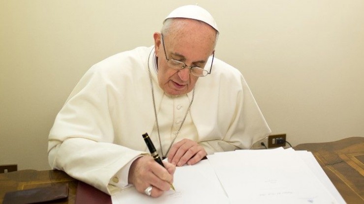 Đức Thánh Cha Phanxicô đã ký Tông Huấn "Evangelii Gaudium" vào ngày 24 tháng 11 năm 2013 (Ảnh: Vatican News)
