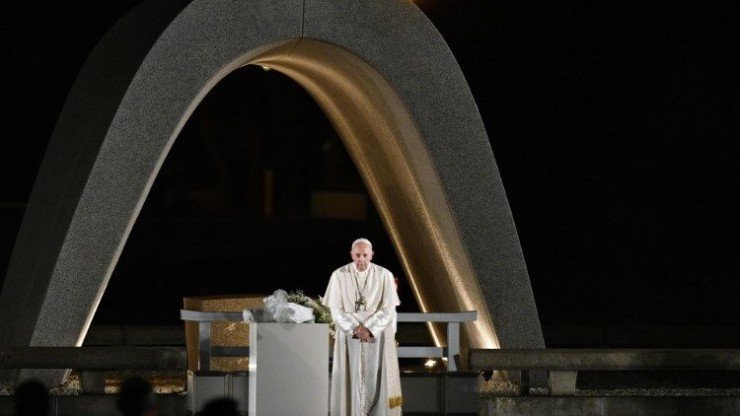 Đức Thánh Cha Phanxicô tại Đài tưởng niệm Hòa bình ở Hiroshima, Nhật Bản, vào ngày 11 tháng 11 năm 2019, trong khuôn khổ chuyến tông du tới Thái Lan và Nhật Bản (Ảnh: Truyền thông Vatican)