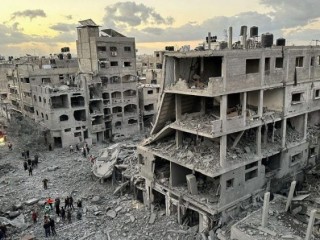 Những ngôi nhà đổ nát ở trại tị nạn Jabalia, Gaza (Ảnh: Vatican News)