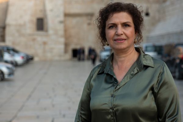 Lina Canavati, một phụ nữ Kitô giáo ở Bethlehem, bên ngoài Vương Cung Thánh Đường Chúa Giáng Sinh, ở Bethlehem, ngày 18 tháng 11 năm 2023 (Ảnh: Marinella Bandini)