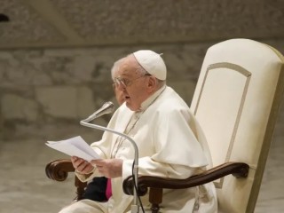 Đức Thánh Cha Phanxicô chia sẻ trong buổi tiếp kiến chung thứ Tư với những người hành hương tại Đại thính đường haolô VI vào ngày 27 tháng 12 năm 2023 (Ảnh: Truyền thông Vatican)